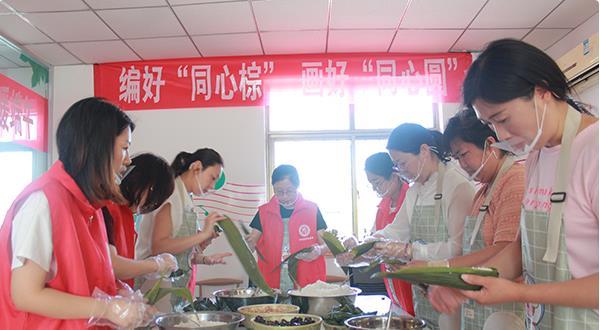 ���u��ī�^(q��)��ɽ�ֵ�����ʻ��(d��ng)ӭ���硰�ա���������ף��